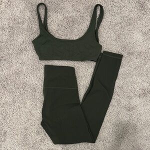 Aritzia TNA butter leggings and bra size small